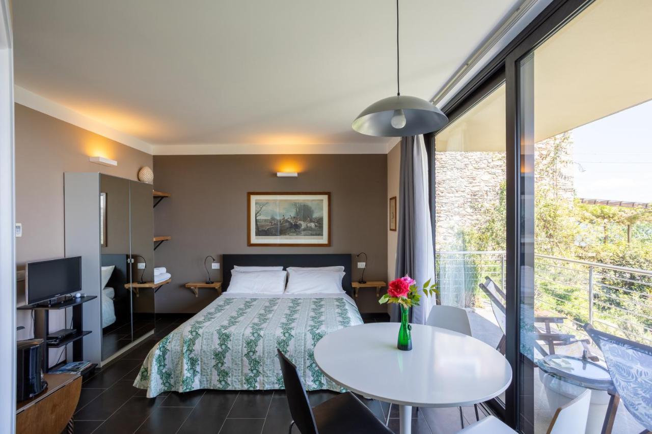 La Torretta Studios & Suite Lesa Ngoại thất bức ảnh