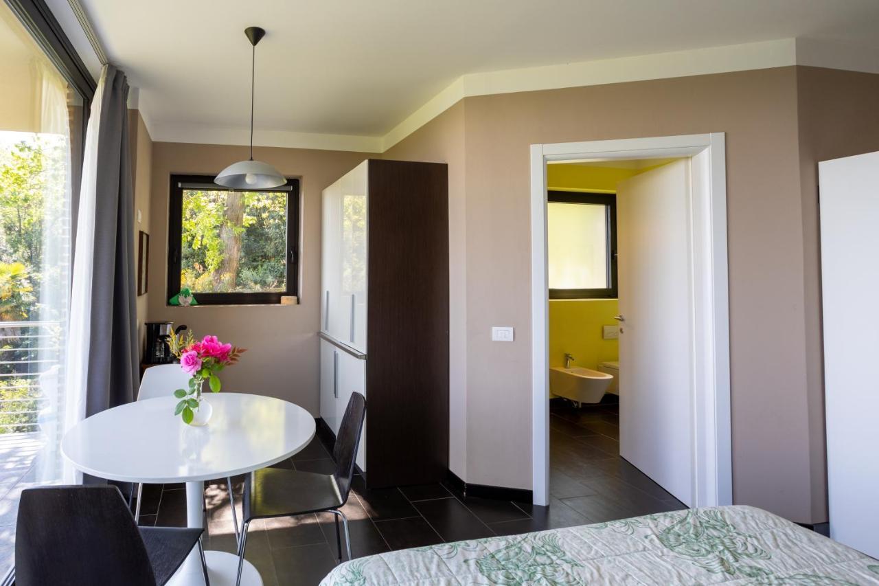 La Torretta Studios & Suite Lesa Ngoại thất bức ảnh